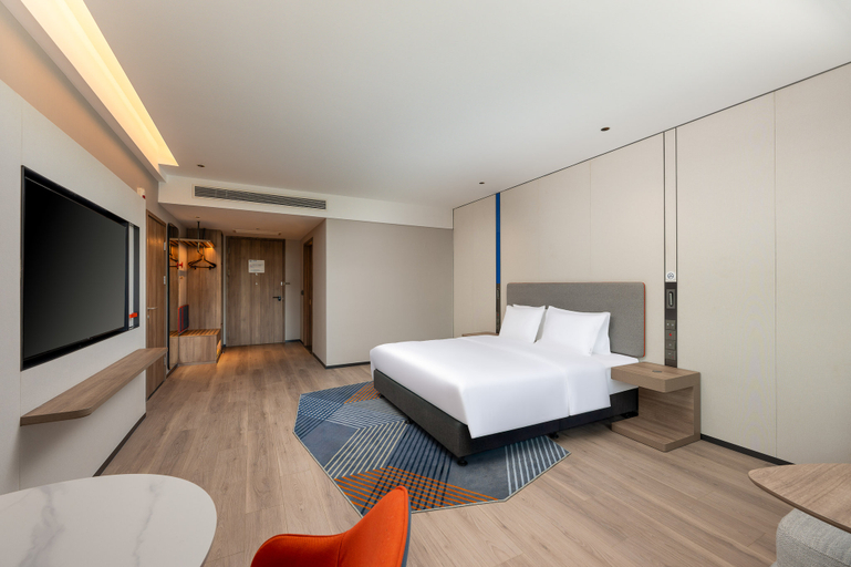 Holiday Inn Express Luoyang Longmen - Tap to explore photos