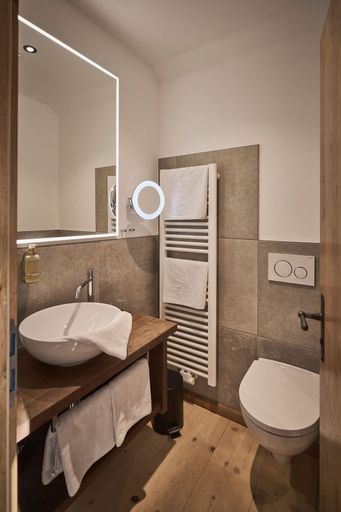 Bathroom 5, Raitner Wirt, Traunstein