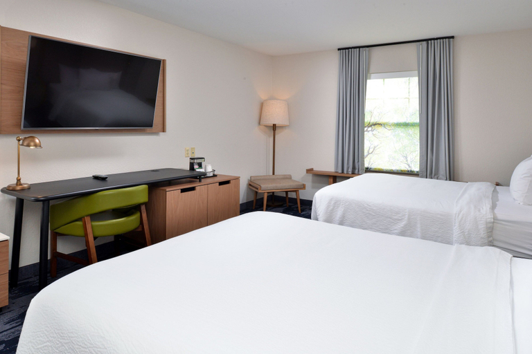 Bedroom 2, Fairfield Inn & Suites by Marriott Goshen Middletown, Orange