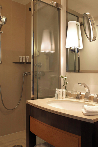 Bathroom 4, Renaissance Paris Vendome Hotel, Paris