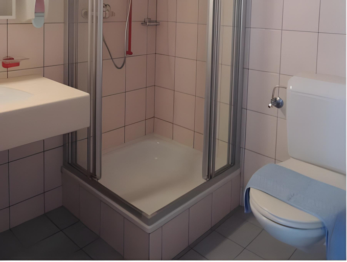 Bathroom 10