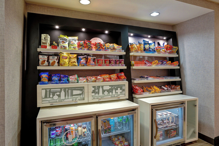 Food & Drinks 5, Hampton Inn Cortland, Cortland