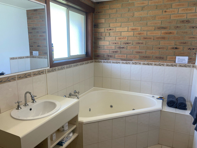 Bedroom 3, Quays Motel San Remo, Bass Coast Bal