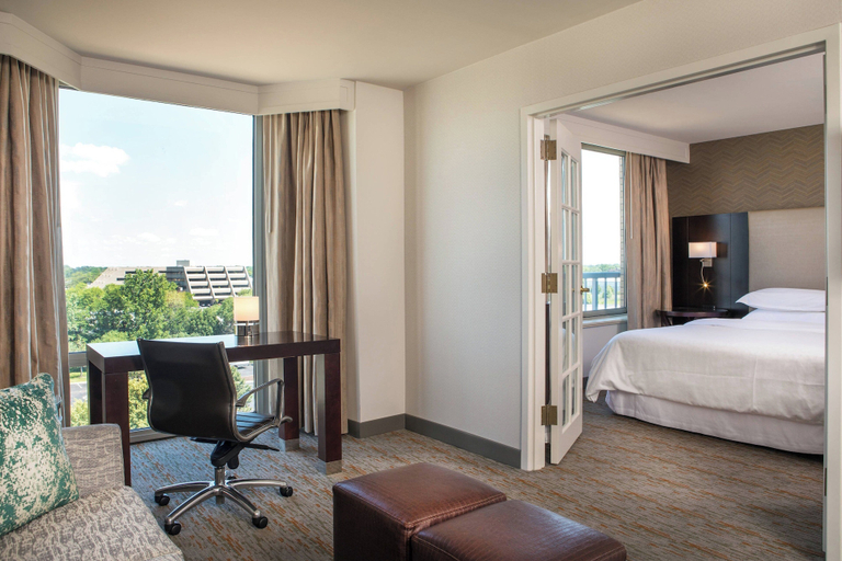 Bedroom 4, Sheraton Suites Chicago Elk Grove, Cook