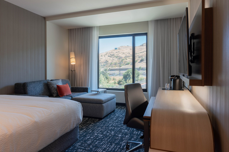 Bedroom 3, Courtyard by Marriott Thousand Oaks Agoura Hills, Los Angeles