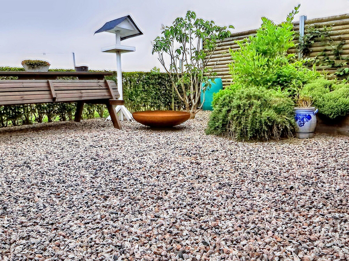 Exterior 3, Quaint Holiday Home in Lamswaarde With Garden, Hulst