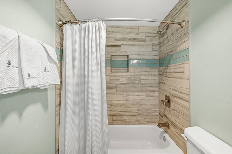 Bathroom 3, Phoenix X 603, Escambia