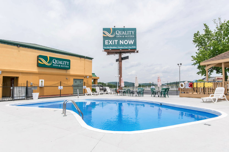 4, Quality Inn & Suites, Hart
