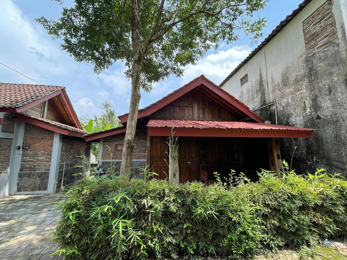 Exterior 5