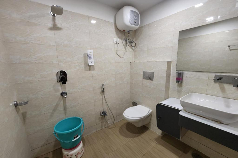 Bathroom 5, Hotel Mandakini Royale, Kanpur Nagar