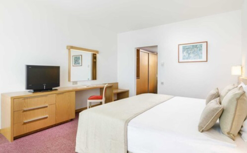 Bedroom 3, Grand Hotel Ontur, North Aegean
