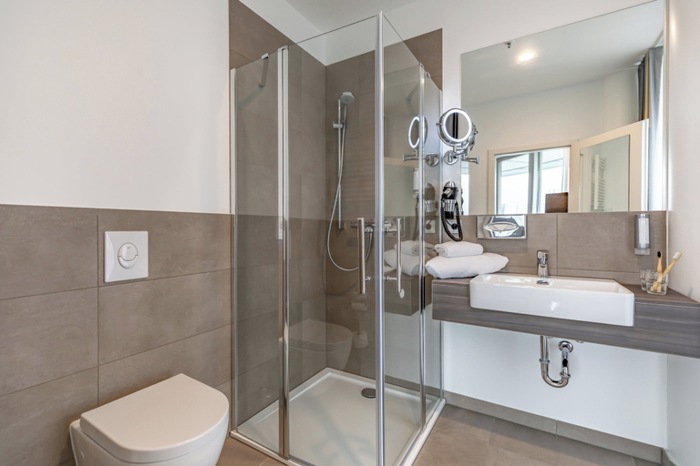 Bathroom 4, Garner Hotel Berlin - Spandau, Berlin