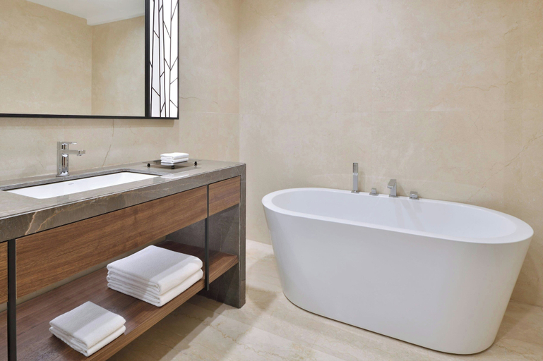 Bathroom 5, Courtyard by Marriott Mahabaleshwar, Satara