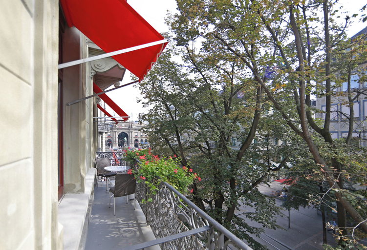 Exterior & Views 18