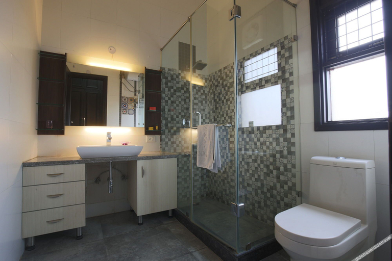 Bathroom 4, Itsy Hotels Connaught Mews, Delhi