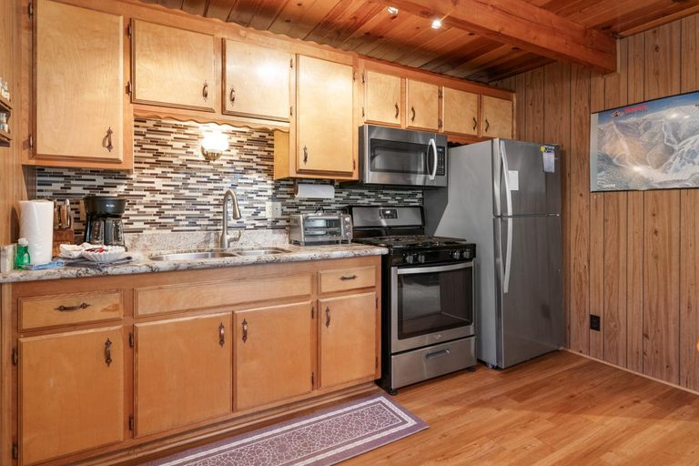 Others 2, Alpine Haus - Great location only couple minutes away Bear Mountain Ski Resort, San Bernardino