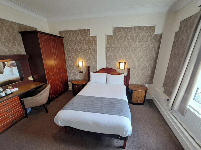 Bedroom 3, Scarisbrick Hotel, Sefton