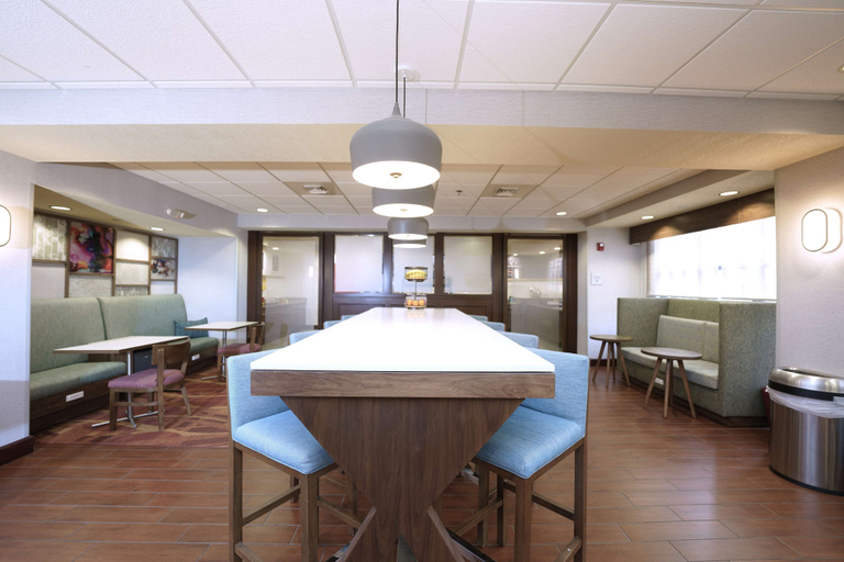 Food & Drinks 5, Hampton Inn Hays-North of I-70, Ellis