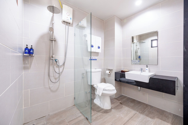 Bathroom 5, Kokotel Pattaya North Beach, Pattaya