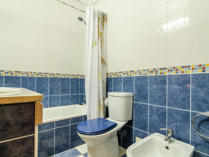 Bathroom, Apartment in Lagos Near the Beach, Lagos