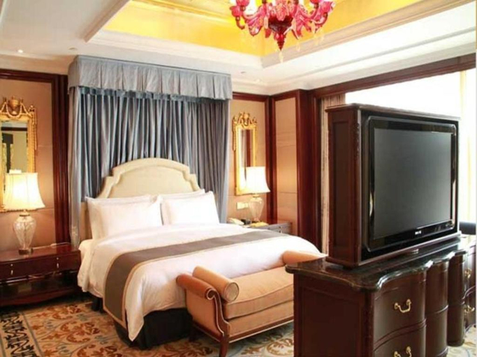 Bedroom 13
