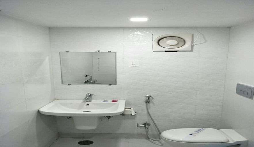 Bathroom 5, Hotel Mandakini Lush, Kanpur Nagar