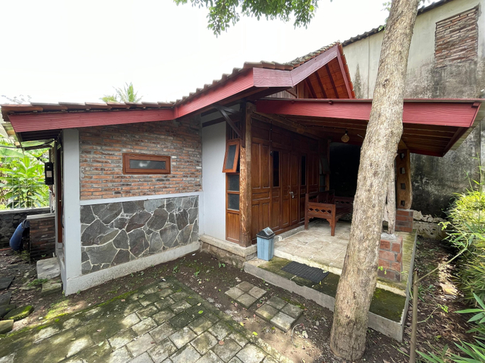 Exterior 7