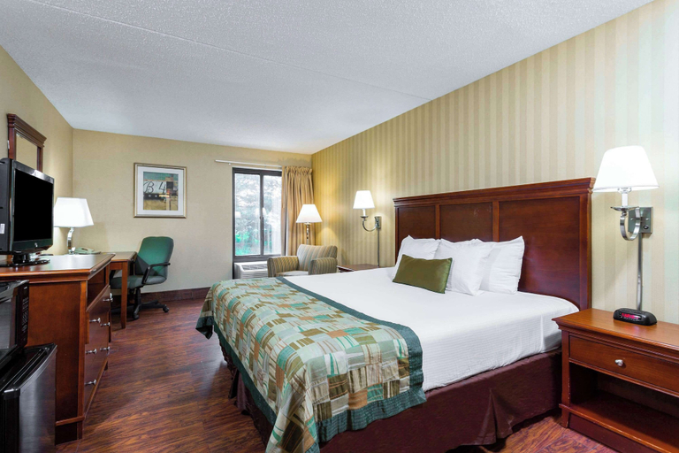 Bedroom 3, Days Inn by Wyndham Westminster, Carroll