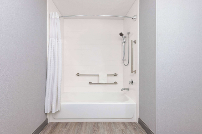 Bathroom 4, Hawthorn Extended Stay by Wyndham Bedford / Dallas, Tarrant