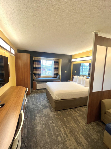 Bedroom 2, Microtel Inn & Suites by Wyndham Chili/Rochester Airport, Monroe
