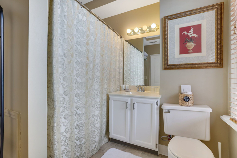 Bathroom 4, The Lincoln Short North B&B, Franklin