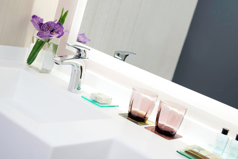 Bathroom 4, Renaissance Paris La Defense, Hauts-de-Seine