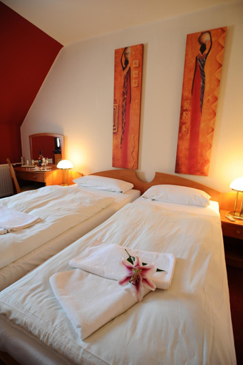 Bedroom 2, Minaret Hotel, Eger