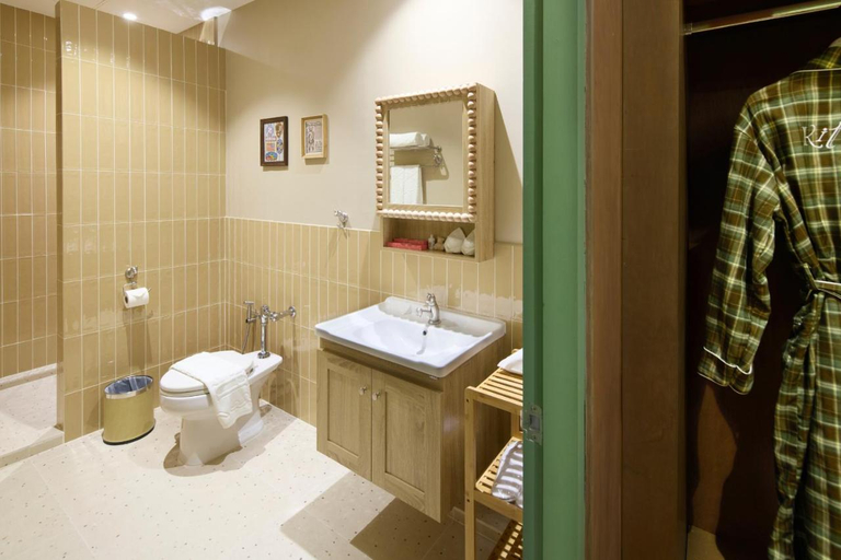Bathroom 3, Kitsch Hotel, Ratchathewi