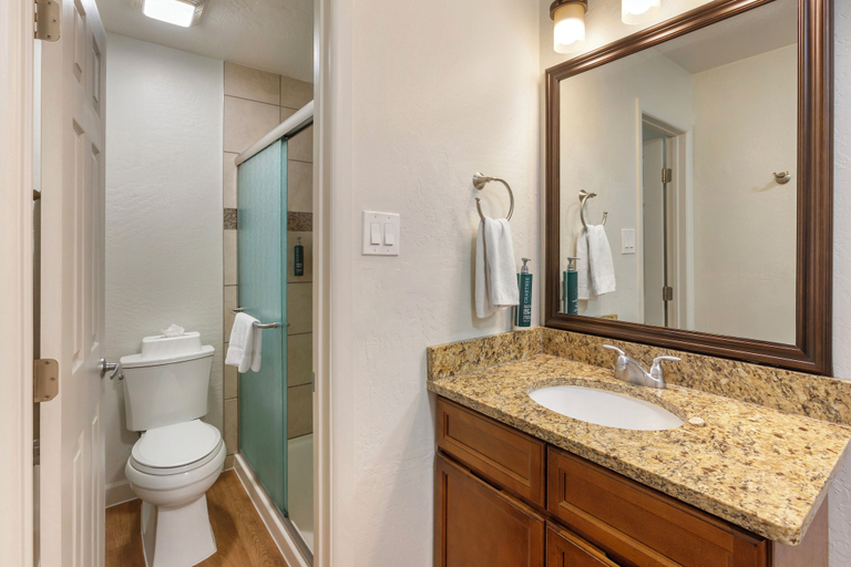 Bathroom 4, Kohl's Ranch Lodge, Gila