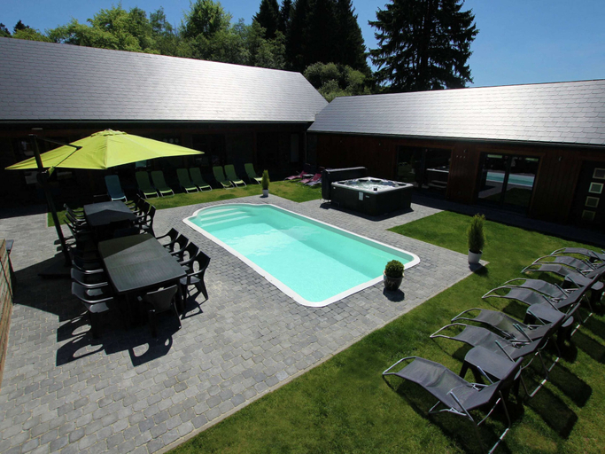 Sport & Beauty 2, Beautiful Villa with Heated Outdoor Pool, Sauna, Hot Tub in Forest, Luxembourg