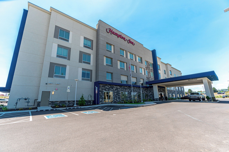 Exterior & Views 2, Hampton Inn Redmond Bend Airport, OR, Deschutes