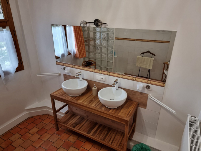 Bathroom 5, Le Manoir de la Maison Blanche, Indre-et-Loire