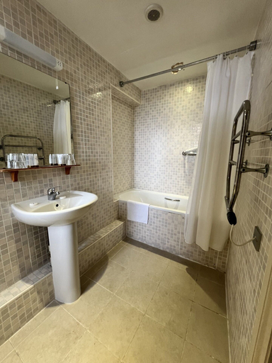 Bathroom 4, Cavendish Hotel, East Sussex