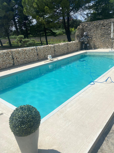 Sport & Beauty 2, logis dans ancien relais de poste, Gard