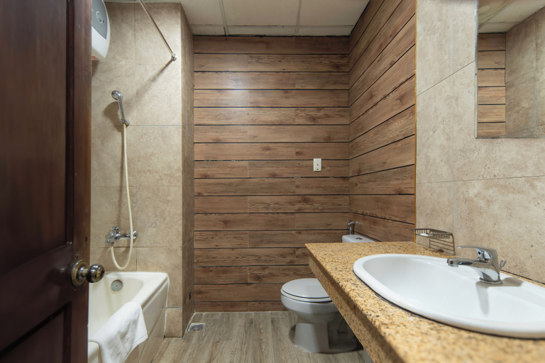 Bathroom 10
