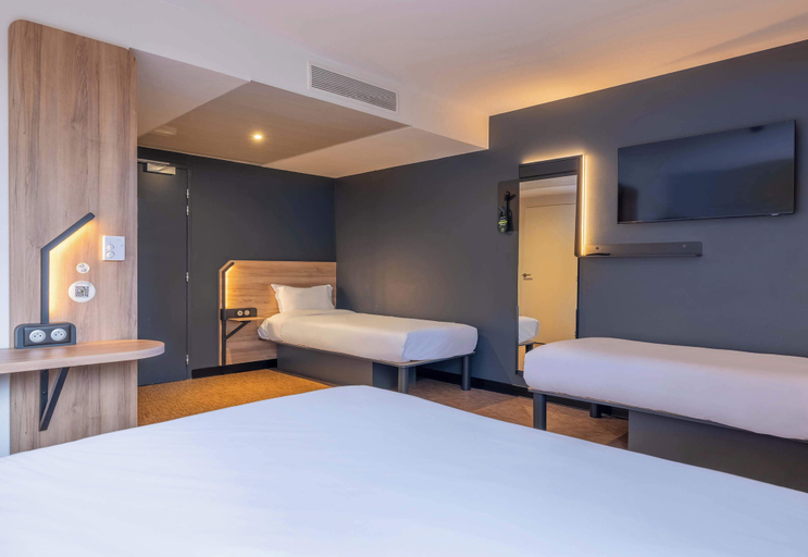 Bedroom 4, B&B Hotel Annecy Cran-Gevrier, Haute-Savoie