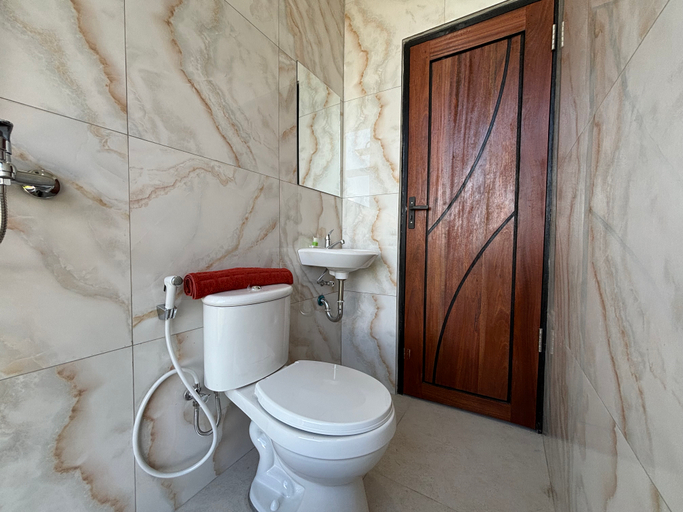 Bathroom 5, Kaza Guest House Syariah Purnama, Pontianak