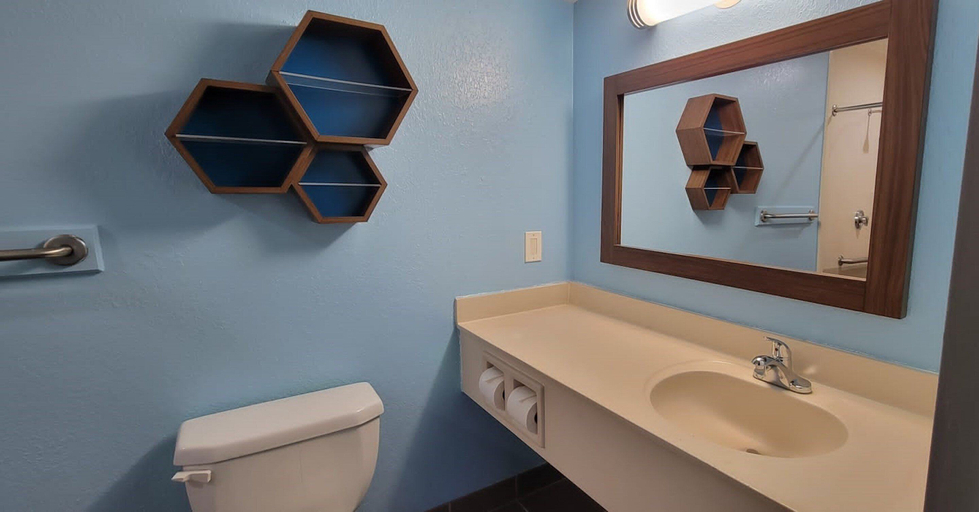 Bathroom 2, HomeTowne Studios By Red Roof Egg Harbor–Atlantic City Airport, Atlantic