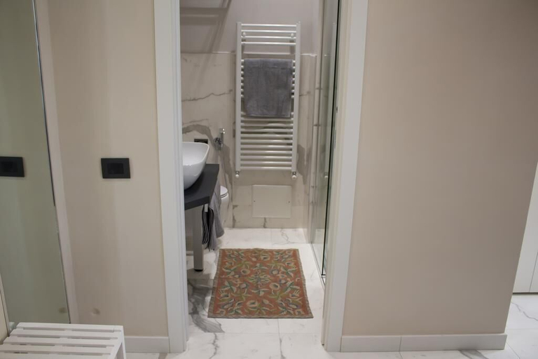 Bathroom 4, Fidelio, La Spezia