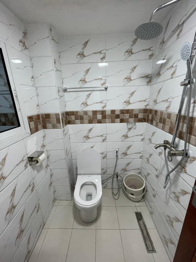 Bathroom 2, Residence Therese La Grace, Wouri