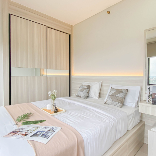 Modern Look 2BR Corner Transpark Cibubur Apartment By Travelio, Depok