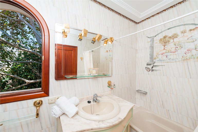 Bathroom 2, Ullàs in Alcúdia with 4 bedrooms and 2 bathrooms, Baleares