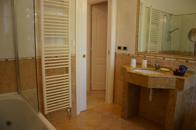 Bathroom 9