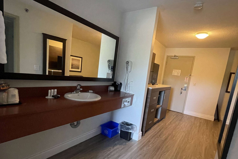 Bathroom 10